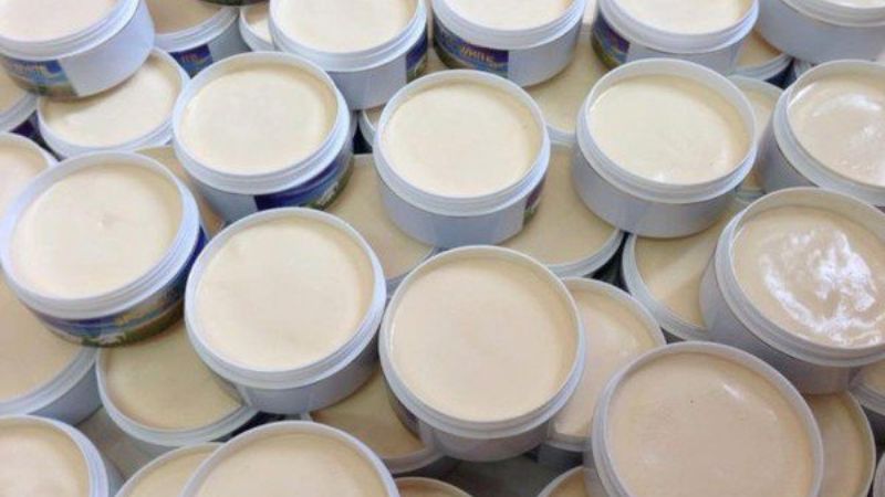 Kem trộn có thành phần không rõ ràng, thường gây kích ứng da